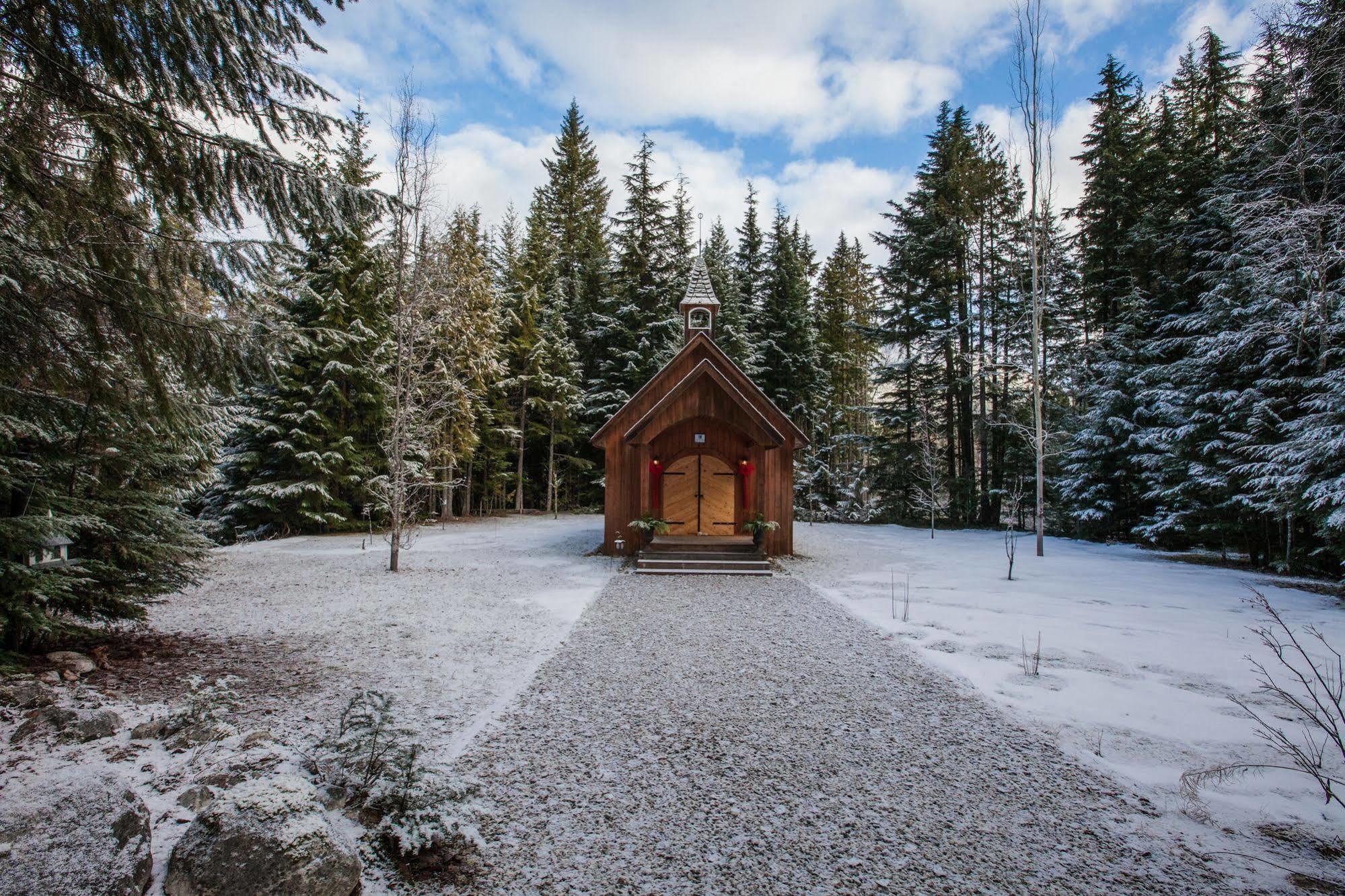 Mulvehill Creek Wilderness Inn And Wedding Chapel Revelstoke Exterior photo